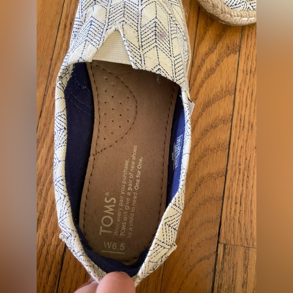 TOMS W6.5 Patterned Print - Picture 2 of 3